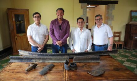 Donan arqueólogos piezas antiguas de ferrocarril a Archivo General del Municipio en Nuevo Laredo