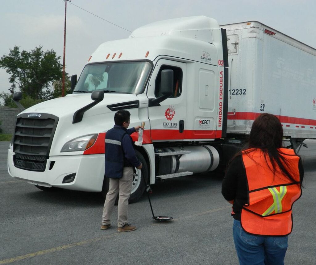 Brinda IMJUVE Nuevo Laredo beca del 60 por ciento en capacitación para ser operador de autotransporte de carga