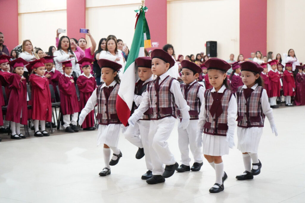 Gradúan 100 niños de Centros de Asistencia Infantil Comunitaria del DIF Nuevo Laredo