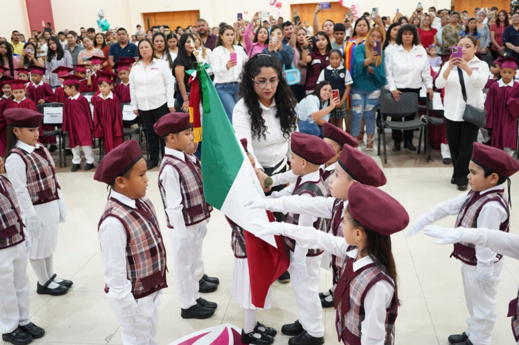 Gradúan 100 niños de Centros de Asistencia Infantil Comunitaria del DIF Nuevo Laredo