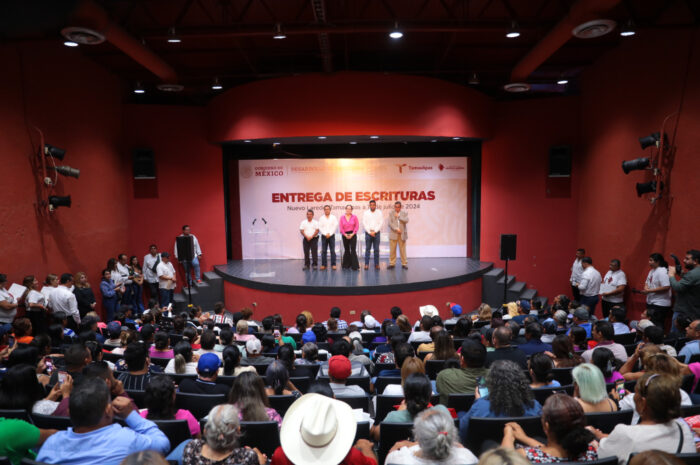 Entregan autoridades de los tres niveles de gobierno escrituras a 190 familias de Nuevo Laredo