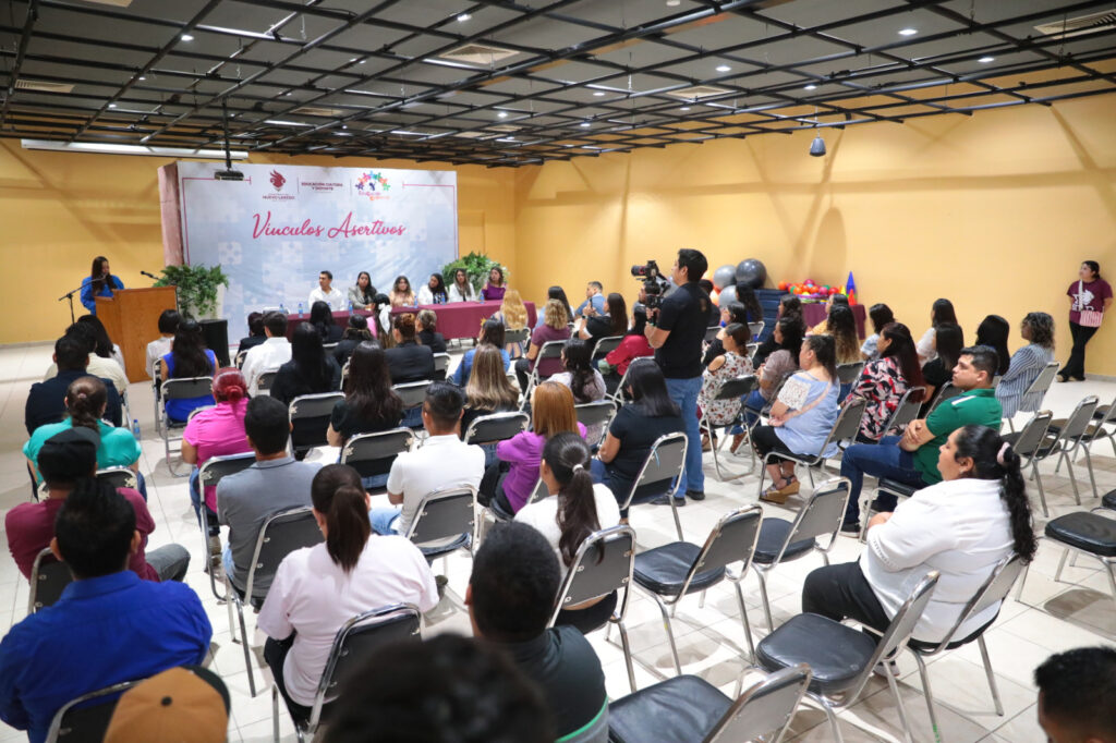 Culminan docentes y padres de familia de Nuevo Laredo taller de “Vínculos Asertivos”