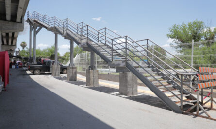 Avalan ciudadanos obra del puente peatonal Eva Sámano; Dará seguridad a vecinos y comerciantes