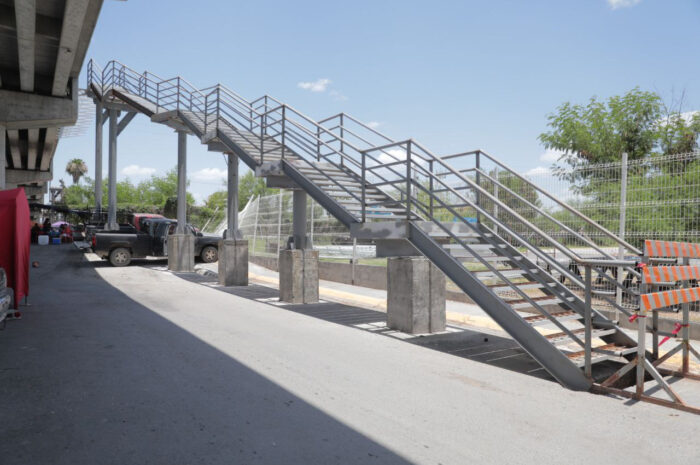 Avalan ciudadanos obra del puente peatonal Eva Sámano; Dará seguridad a vecinos y comerciantes