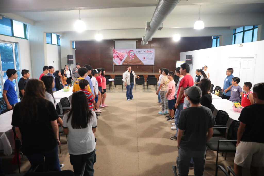 Inician jóvenes de Nuevo Laredo divertido campamento de ciencia y tecnología 