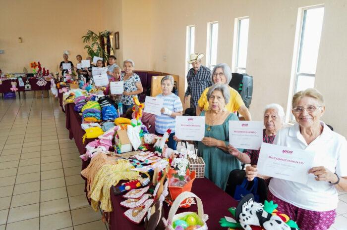 Estudiantes de la Casa Club del Adulto Activo invitan al Bazar de Arte para compartir sus creaciones