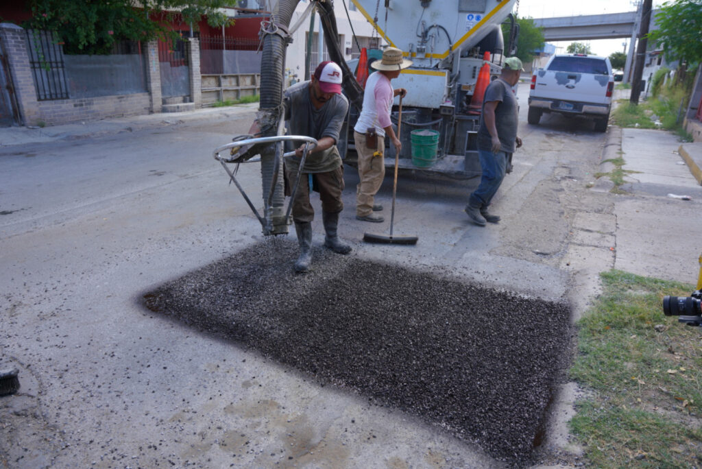 Atiende Servicios Públicos Primarios bacheo en Nuevo Laredo