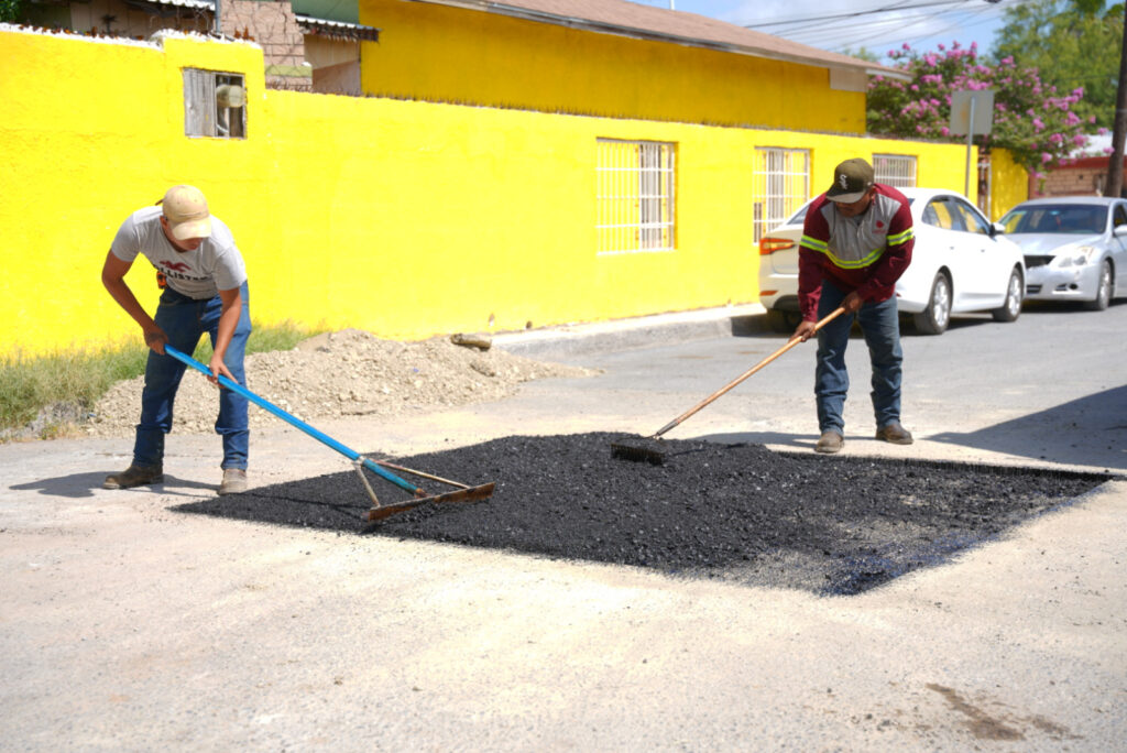 Atiende Servicios Públicos Primarios bacheo en Nuevo Laredo