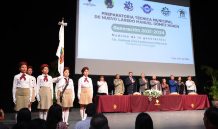 Se gradúan alumnos de la preparatoria técnica Manuel Gómez Morín en Nuevo Laredo