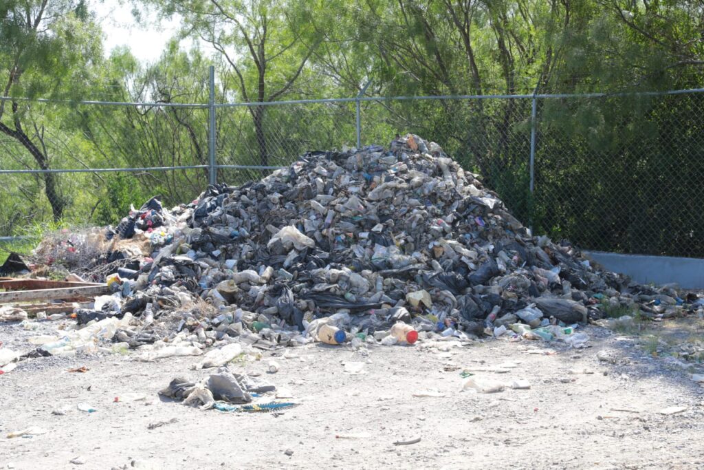 Retiran toneladas de basura de cárcamos diariamente en Nuevo Laredo