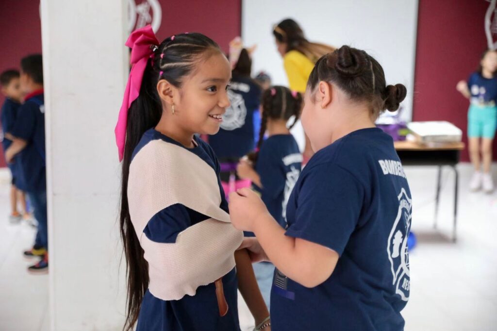 Inician 50 niños y niñas de Nuevo Laredo divertido campamento “Bombero Kid”