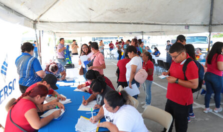 Aprovechan neolaredenses oportunidades de trabajo con “Empleo en tu Colonia”