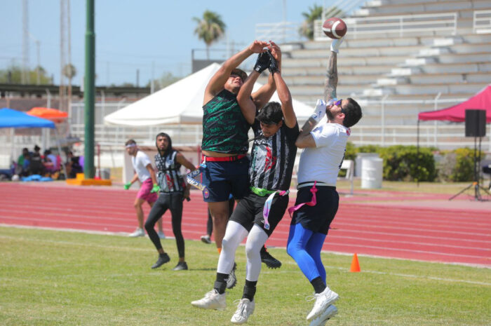 Viven deportistas primer torneo de flag football “Laredo Bowl 2024”