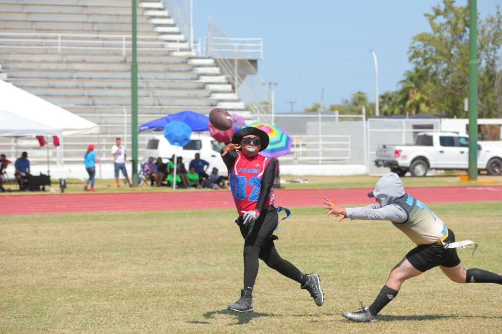 Viven deportistas primer torneo de flag football “Laredo Bowl 2024”