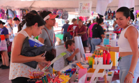 Acuden más de 3 mil ciudadanos a Bazar UNE "Regreso a Clases"