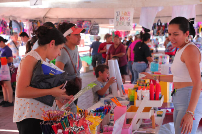 Acuden más de 3 mil ciudadanos a Bazar UNE «Regreso a Clases»