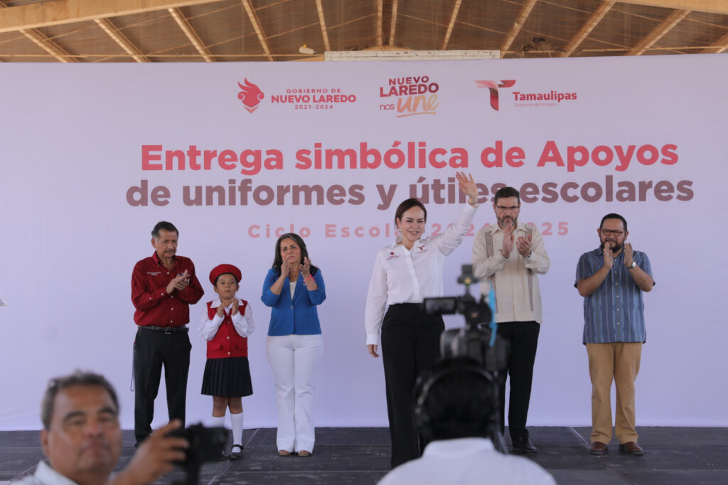 Encabeza alcaldesa Carmen Lilia Canturosas entrega de  mochilas, útiles y uniformes para más de 53 mil estudiantes de Nuevo Laredo