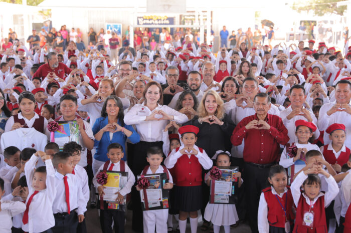 Encabeza alcaldesa Carmen Lilia Canturosas entrega de  mochilas, útiles y uniformes para más de 53 mil estudiantes de Nuevo Laredo