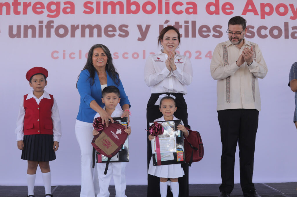 Encabeza alcaldesa Carmen Lilia Canturosas entrega de  mochilas, útiles y uniformes para más de 53 mil estudiantes de Nuevo Laredo