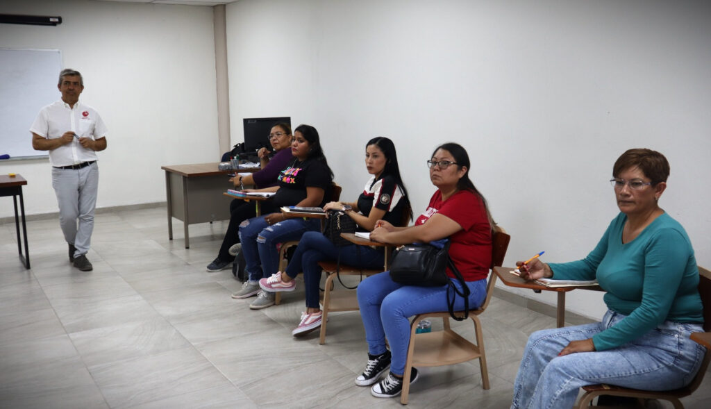 Mujeres inician capacitación en autotransporte de carga en Nuevo Laredo a través de INMUJER y CECATI