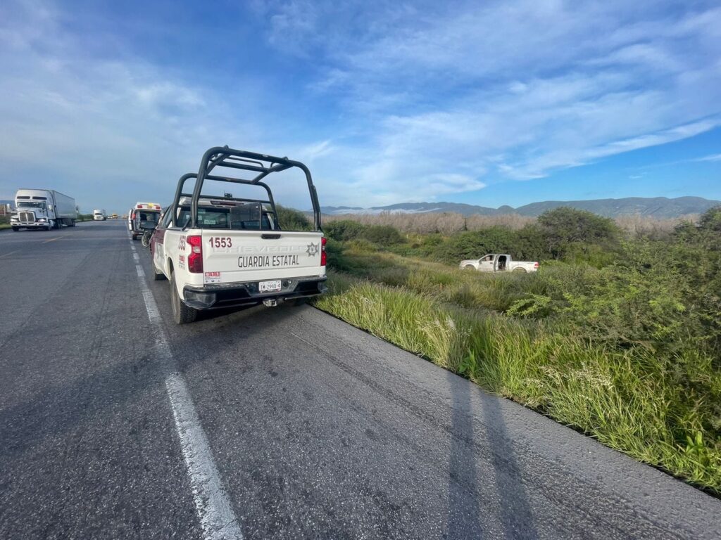 Vuelca vehículo en la carretera a Tula; una mujer pierde la vida