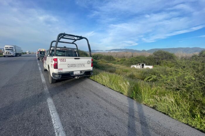 Vuelca vehículo en la carretera a Tula; una mujer pierde la vida