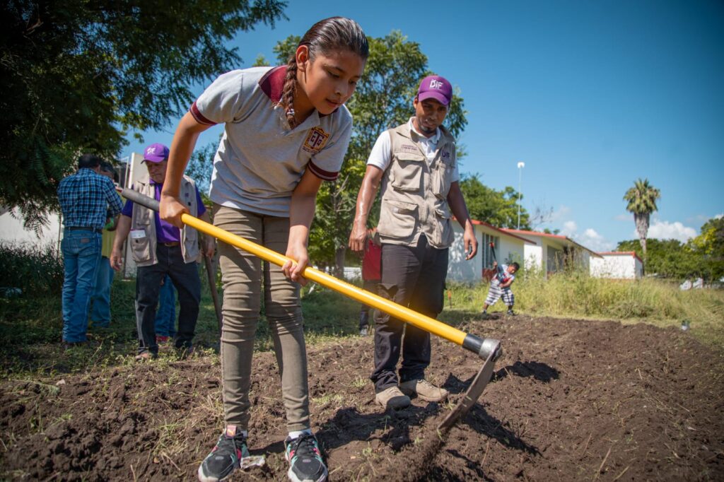 Habilita DIF Tamaulipas nuevos huertos escolares en 10 municipios del estado