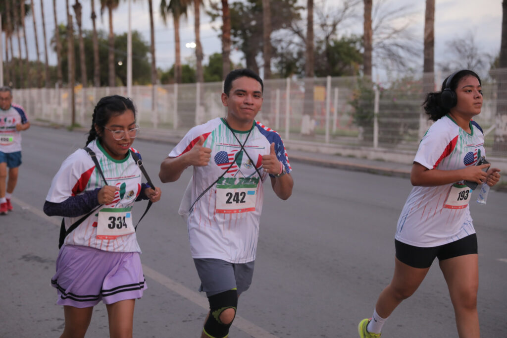 Participan más de 500 corredores en Maratón Binacional 21K Dos Laredos "La Carrera de las Fronteras"