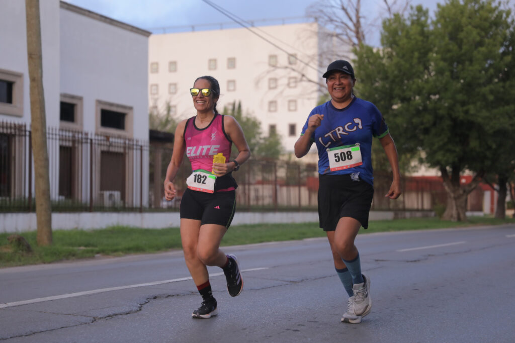 Participan más de 500 corredores en Maratón Binacional 21K Dos Laredos "La Carrera de las Fronteras"