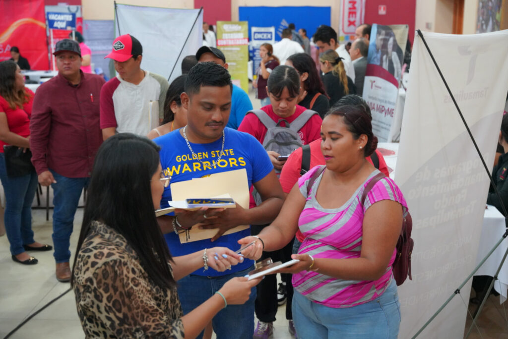 Ofertan más de 2 mil 300 vacantes en Feria del Empleo de Nuevo Laredo