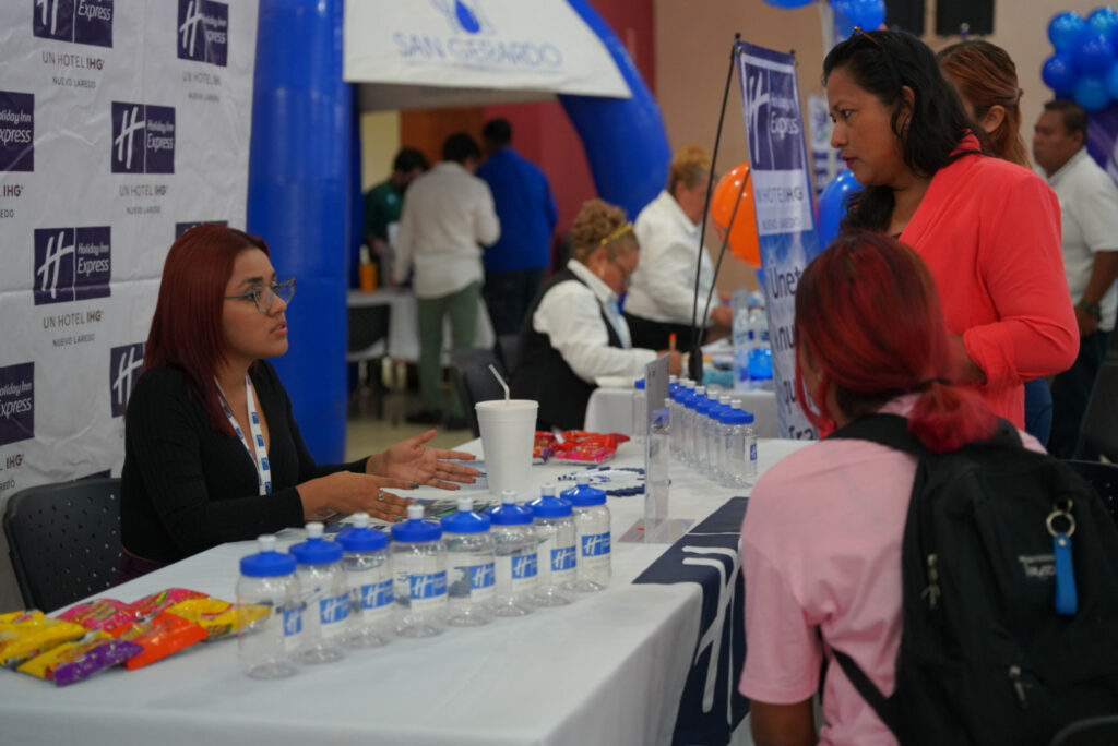 Ofertan más de 2 mil 300 vacantes en Feria del Empleo de Nuevo Laredo