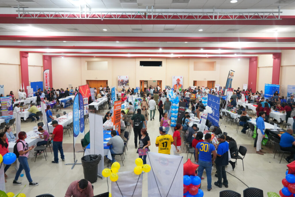 Ofertan más de 2 mil 300 vacantes en Feria del Empleo de Nuevo Laredo