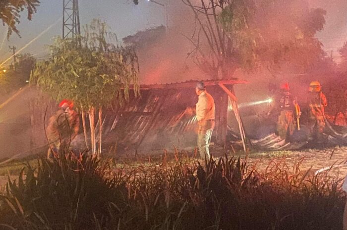 Incendio en tianguis de Reynosa destruye siete puestos