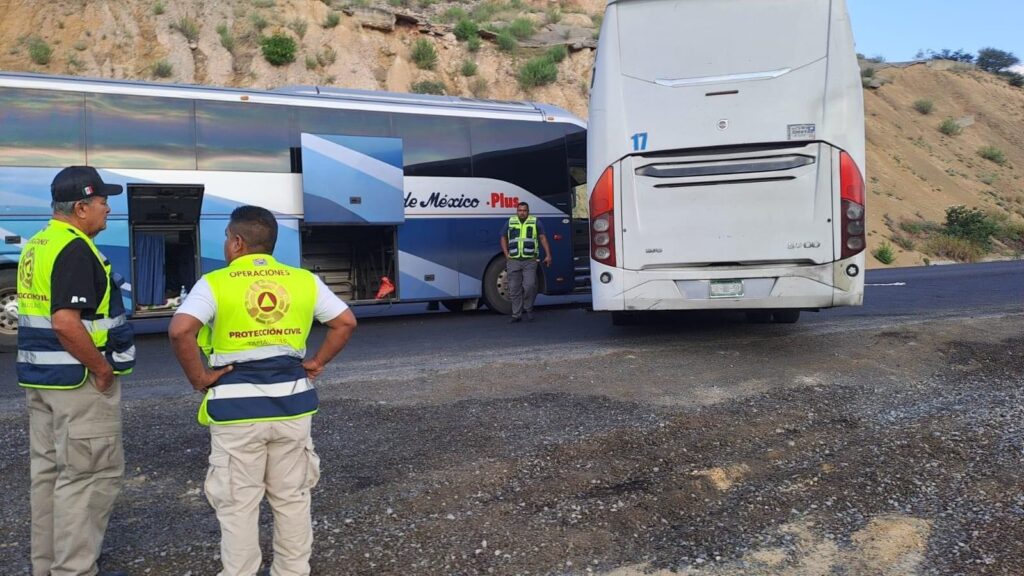 Colisión entre autobuses en Rumbo Nuevo deja una pasajera herida