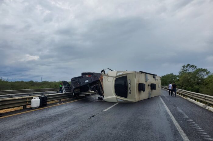 Volcadura de casa rodante afecta tráfico en la Tampico-Mante