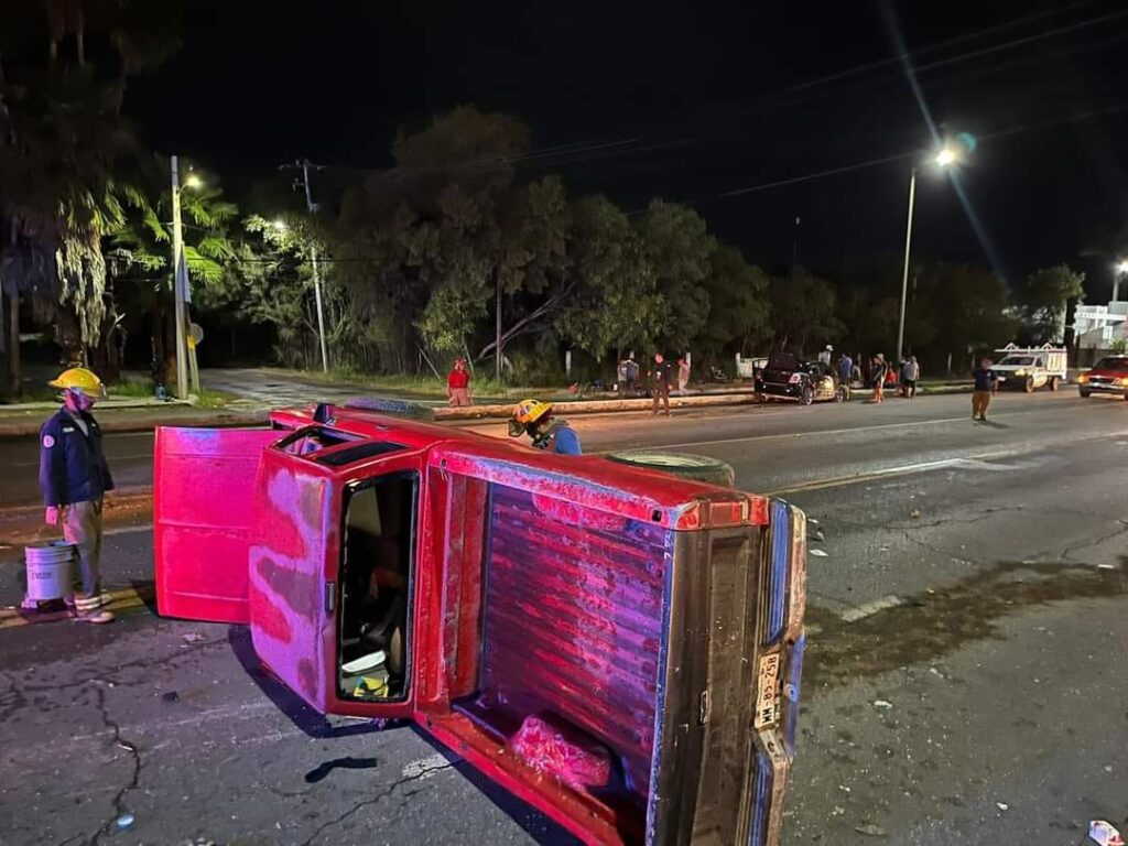 Dos heridos tras volcadura en la carretera Victoria-Monterrey