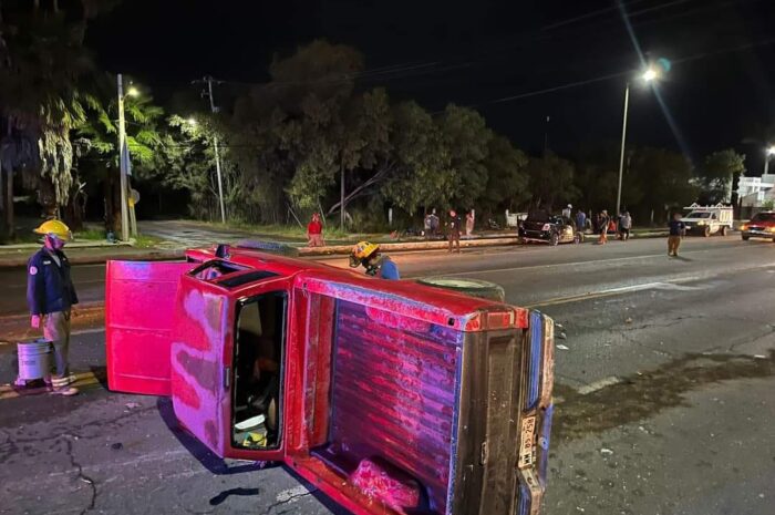 Dos heridos tras volcadura en la carretera Victoria-Monterrey