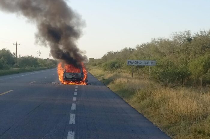 Guardia Estatal atiende incendio de vehículo en carretera de Reynosa