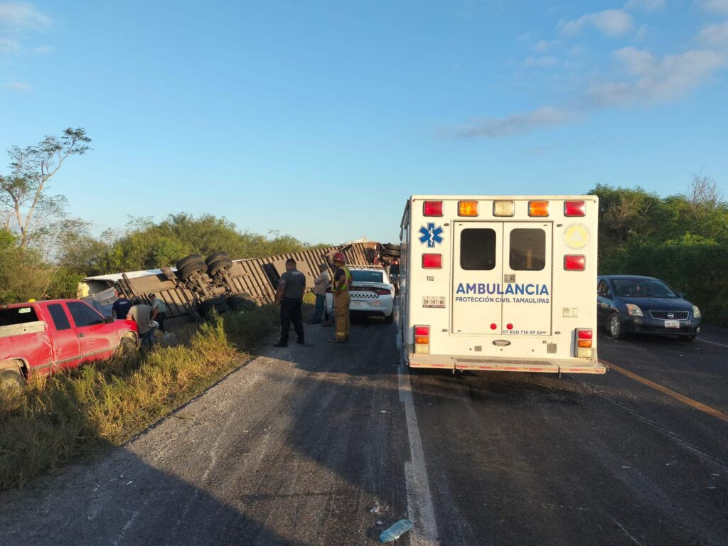 Choque entre tráileres y camión deja heridos y tráfico en San Fernando