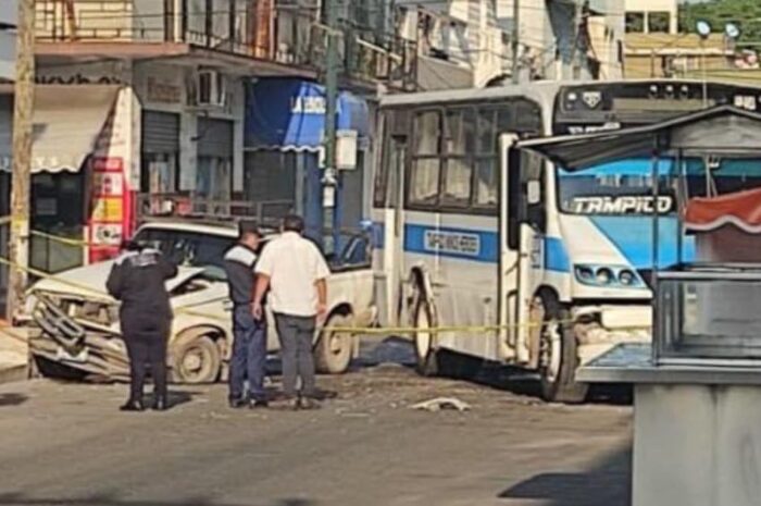 Colisión en el Centro Histórico de Tampico deja dos heridos