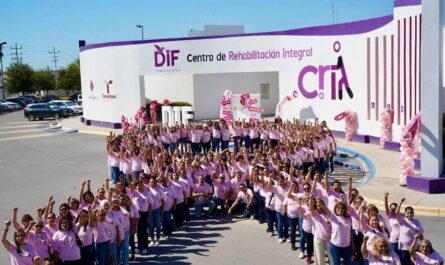 Se unen en lazo rosa humano en Nuevo Laredo por mes de lucha contra el cáncer de mama