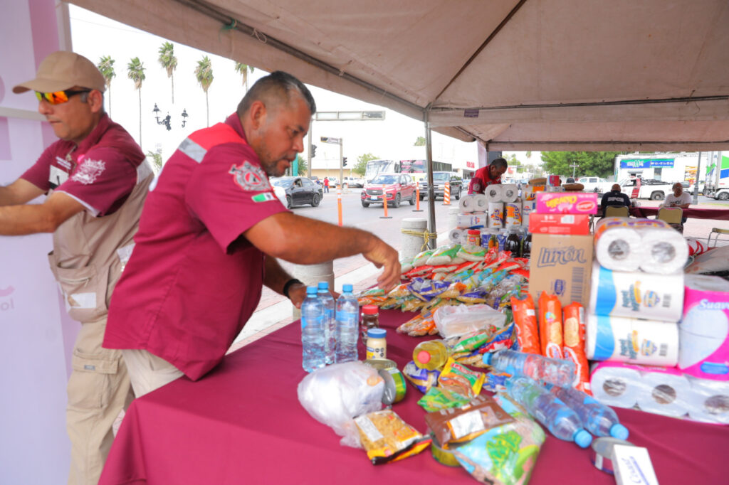 Responden neolaredenses a centro de acopio para damnificados de Guerrero