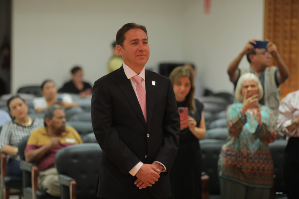 Alcaldesa Carmen Lilia Canturosas toma protesta a Jesús Jasso Montemayor como primer síndico del ayuntamiento de Nuevo Laredo