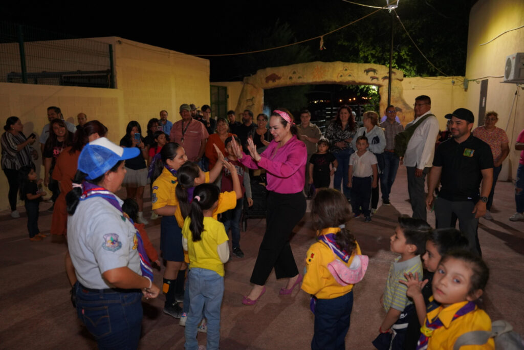 Familias disfrutan Lunada en el Zoológico de Nuevo Laredo