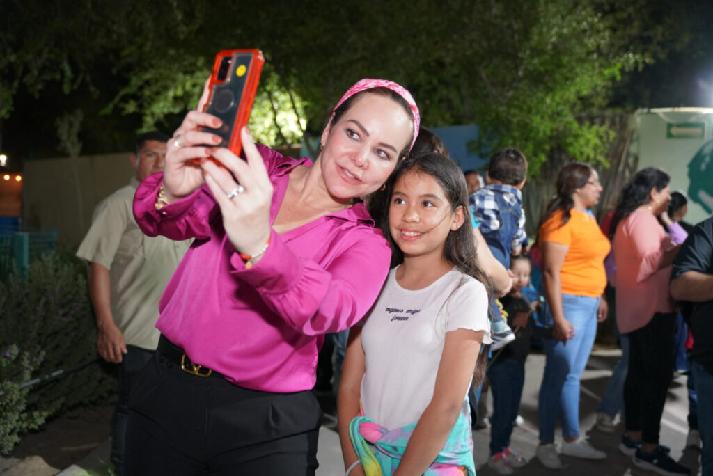 Familias disfrutan Lunada en el Zoológico de Nuevo Laredo