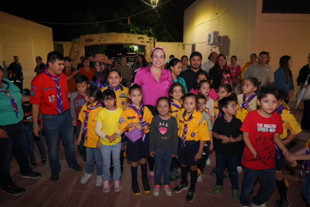 Familias disfrutan Lunada en el Zoológico de Nuevo Laredo