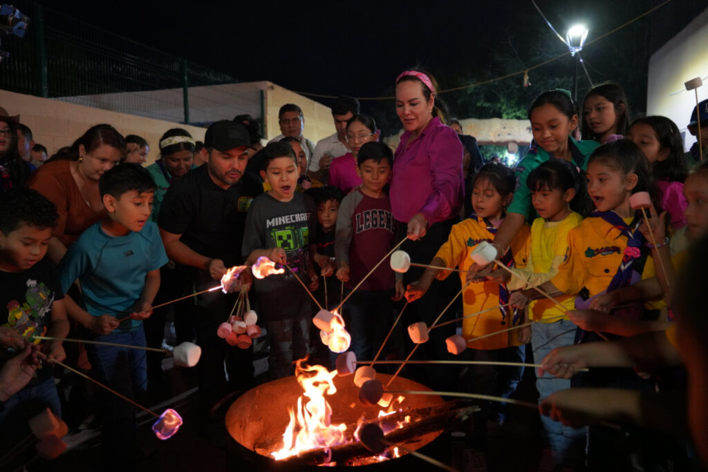 Familias disfrutan Lunada en el Zoológico de Nuevo Laredo