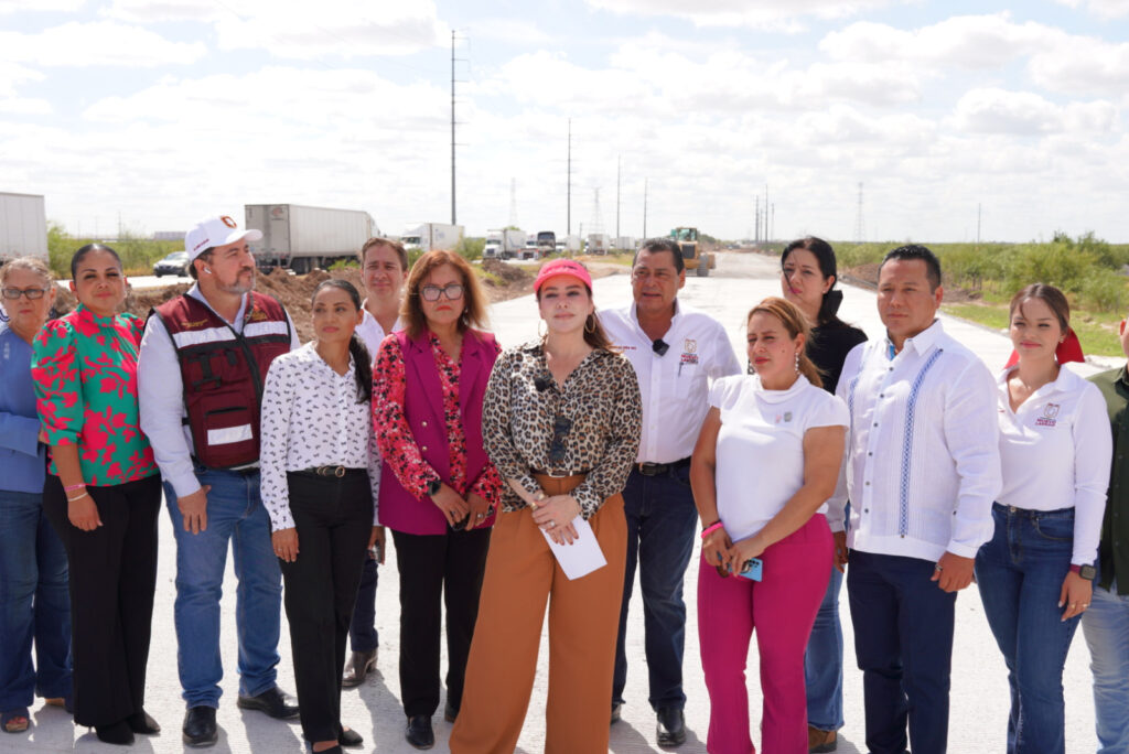 Supervisan alcaldesa Carmen Lilia Canturosas junto a cabildo avance de obra en Carretera Federal Mex II