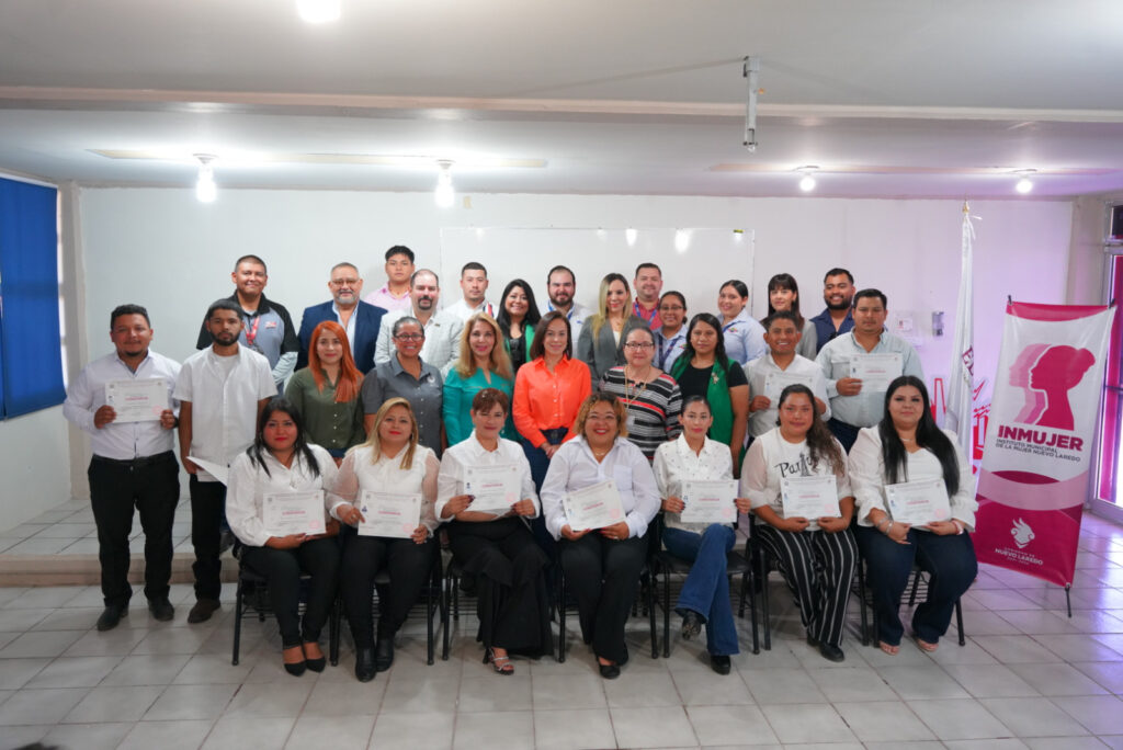 Entrega CECATI certificado de operadoras de autotransporte a mujeres becadas por INMUJER Nuevo Laredo