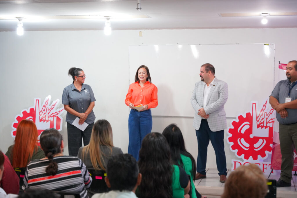 Entrega CECATI certificado de operadoras de autotransporte a mujeres becadas por INMUJER Nuevo Laredo